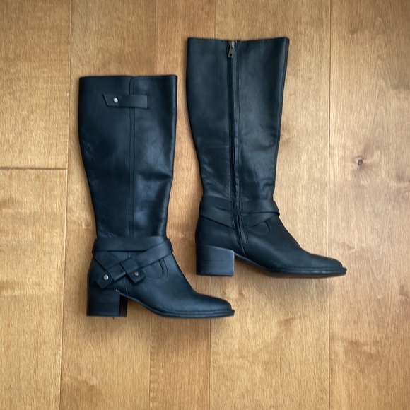 Ugg heeled leather boots! New! - Picture 2 of 10